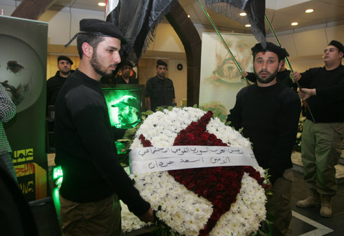 ضريح القائد الشهيد عماد مغنية يغصّ بالزوار