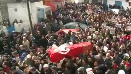 جنازة مهيبة لبلعيد والجبالي يبحث عن الحلول