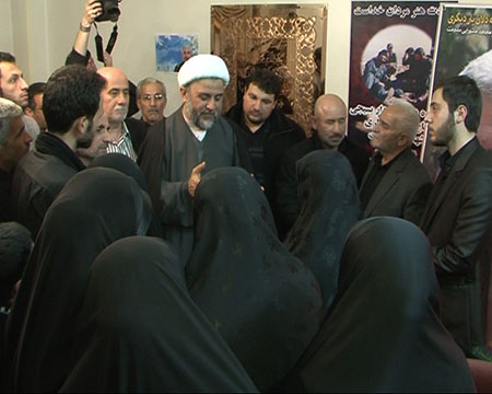 وفد من حزب الله قدم التعازي لعائلة الشهيد نويس بطهران