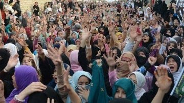 الباكستانيون يطالبون بحماية المدنيين بعد تفجيرات "كويتا" 