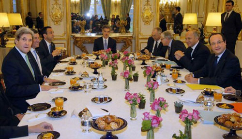 كيري وهولاند يبحثان في ملفات مالي وسوريا
