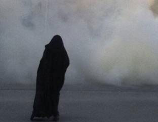 قوات الأمن البحرينية تفرق بالقوة عزاء الفتى حسين الجزيري