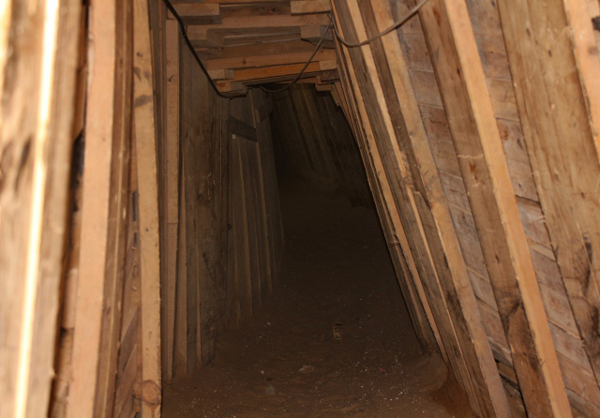 مصر تضخ مياه الصرف الصحي في انفاق غزة