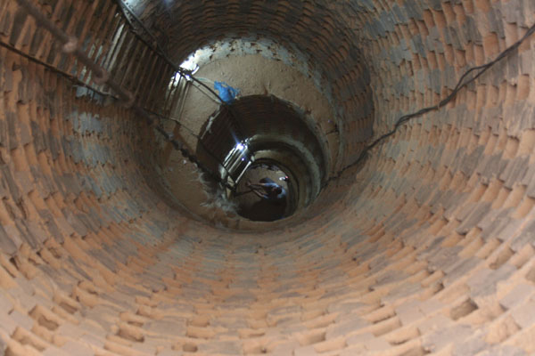 مصر تضخ مياه الصرف الصحي في انفاق غزة