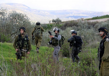 سلطات الاحتلال تهدم رابع قرية مناهضة للاستيطان