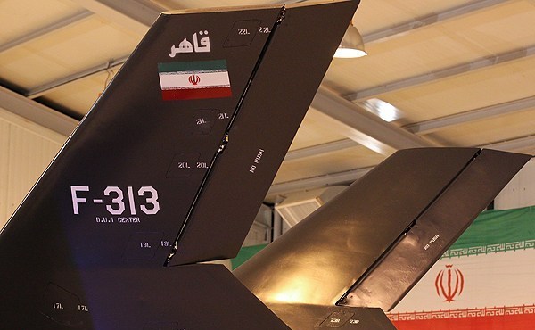 إيران تزيح الستار عن طائرة مقاتلة مصنعة محلياً 