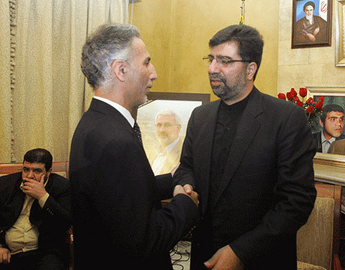 وفود كبيرة تعزي بالشهيد المهندس نويس