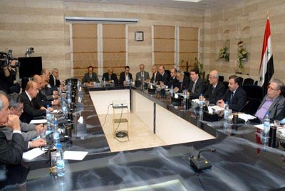 رئيس الوزراء السوري يجري لقاءات تشاورية تحضيراً لمؤتمر الحوار الوطني