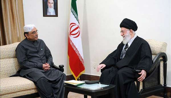 الإمام الخامنئي يستقبل زرداري:  بث الخلافات من أهداف الصهاينة 
