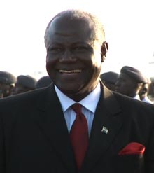 رئيس سيراليون يؤدي اليمين الدستورية رئيساً للبلاد لولاية ثانية 