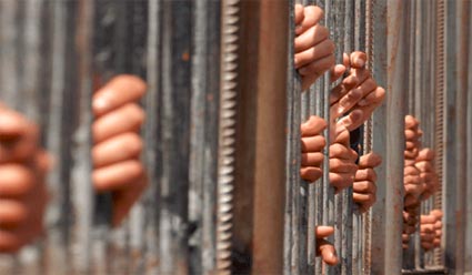 الحكومة العراقية تفرج عن أكثر من 200 معتقل