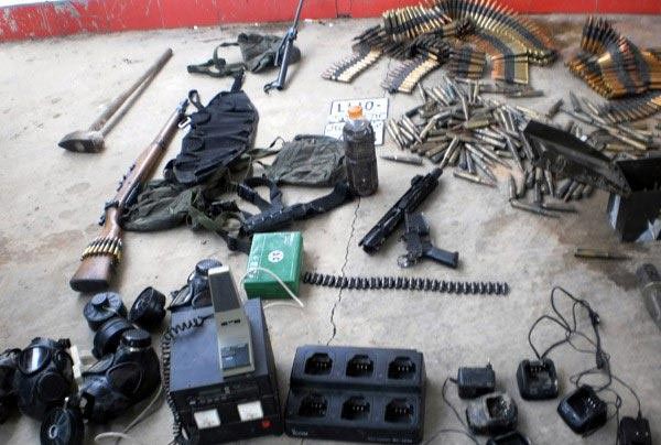 العثور على أسلحة ونفق في ريف دمشق وقتلى من المسلحين في حمص