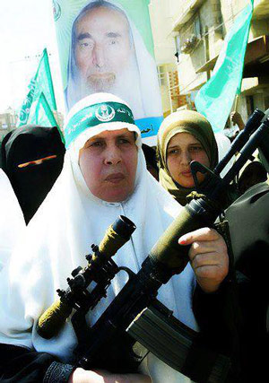 الحاجة مريم محمد فرحات ’أم نضال’ مُخرّجة الاستشهاديين تمضي إلى جوار ربها