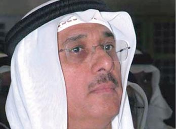 مستشار الملك البحريني يتّهم "الجزيرة" بالتحريض ضد المنامة