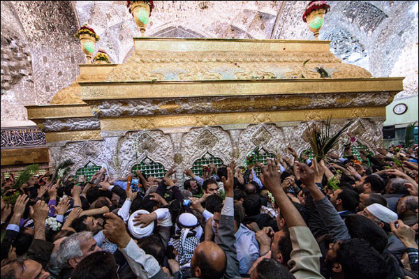 استبدال شباك ضريح الامام الحسين (ع)