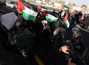 الاحتلال يهاجم عرساً لفلسطيني من الضفة وفلسطينية من الداخل 