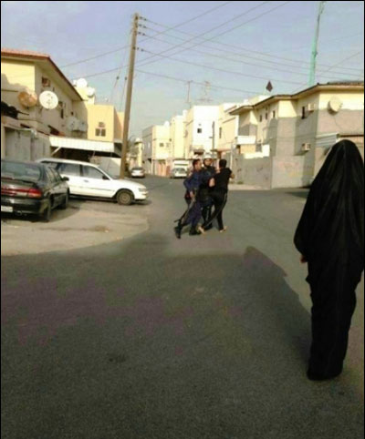 ضرب وحشي لمواطن في المرخ ضرب وحشي لمواطن في المرخ (مصور)