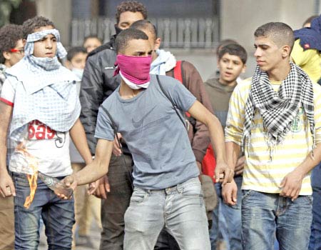 دعوات مصرية تحذر من استمرار التوتر في الشارع