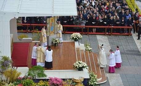 بابا الفاتيكان يدعو إلى حل سياسي في سوريا 