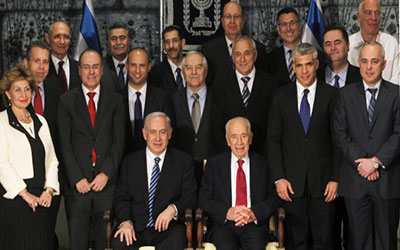 معاريف: بقاء الحكومة الاسرائيلية الجديدة مرتبط بالتركيز على السياسات الداخلية