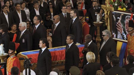 فنزويلا تنهي الجدل حول &rsquo;تحنيط&rsquo; جثمان تشافيز