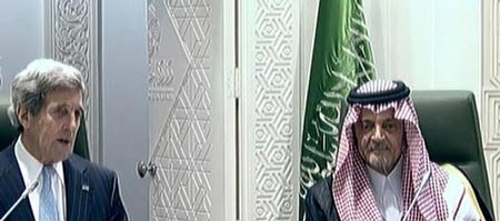 كيري: نعمل على حل سلمي في سوريا