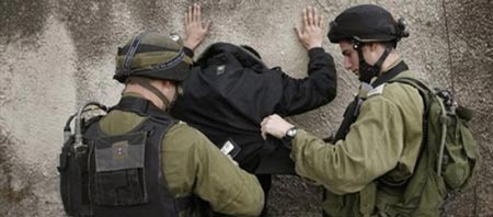 جيش الإحتلال يدهم منازل في الضفة الغربية ويعتقل 4 فلسطينيين 