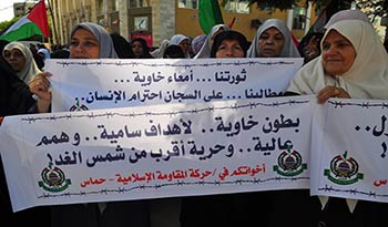 دعوات لتفعيل قضية الأسرى عشية زيارة "أوباما"