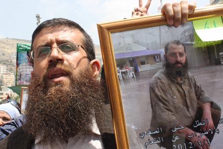 الامعاء الخاوية تواصل معركتها بمواجهة السجان