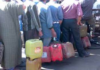 أزمتا السولار والأمن يشعلان مصر .. 