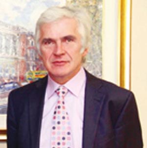 رئيس جامعة البحرين الطبية يستقيل من منصبه