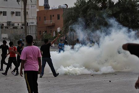 الوفاق: قوات الأمن استخدمت العنف ضد المشاركين في عزاء الفقيد عبدالغني الريس