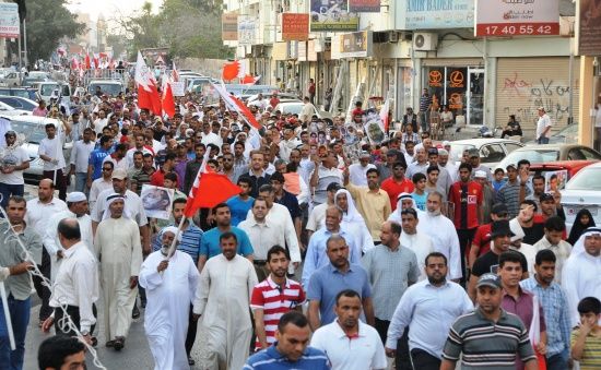 مسيرة شعبية حاشدة للمعارضة في غرب المنامة