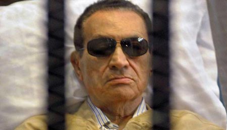 القضاء المصري يُخلي سبيل مبارك بقضية قتل المتظاهرين