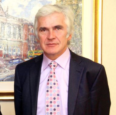 وفد إيرلندي يبحث أسباب استقالة رئيس جامعة البحرين الطبية