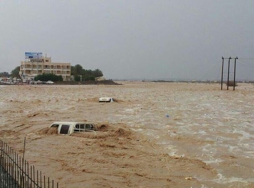 10 آلاف بلاغ سعودي حول الأمطار وسلطنة عمان شبه غارقة