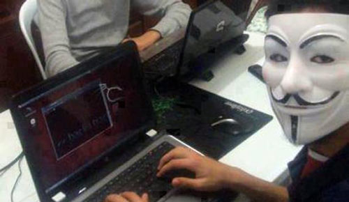 &rsquo;أنونيموس&rsquo; تؤكد أن هجومها على المواقع الصهيونية مستمر