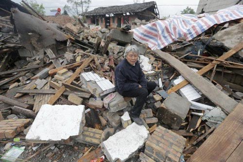 إصابة 24 شخصاً بهزتين أرضيتين جنوب غرب الصين