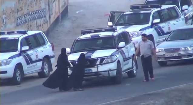 آلية للأمن البحريني تحاول دهس إمرأة