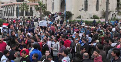 اشتباكات بين انصار الرئيس مرسي ومعارضيه في القاهرة