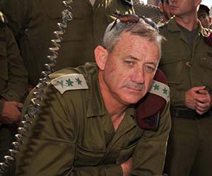 غانتس متفاجيء من تحسن التنسيق الأمني مع السلطات المصرية