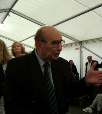 وفاة &rsquo;جزار البحرين&rsquo; إيان هندرسون 