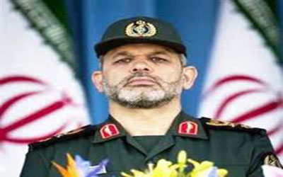 وزير الدفاع الايراني أحمد وحيدي عروض عسكرية في یوم جیش الجمهورية الاسلامية