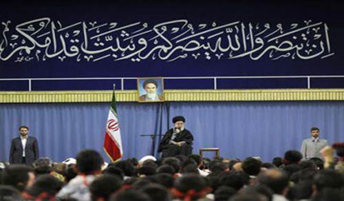 الامام الخامنئي: أمريكا تدعم الارهابيين لقتل الابرياء