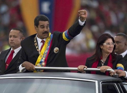 مادورو يؤكد مضيّه على خطى تشافيز.. ويمد اليد الى المعارضة
