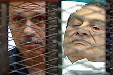 الرئيس المخلوع مبارك ووزير الداخلية الأسبق حبيب العادلي محكمة جنايات القاهرة ستعلن التنحى بقضية مبارك