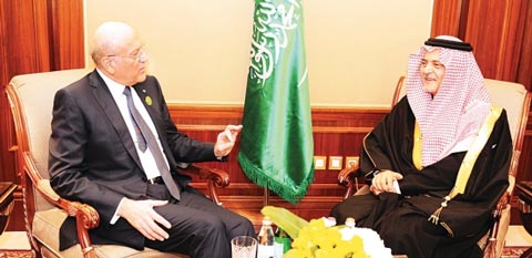 الإستحقاق الحكومي معلّق بإنتظار موقف جنبلاط 