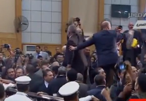 تنحي قاضي إعادة محاكمة الرئيس المصري المخلوع