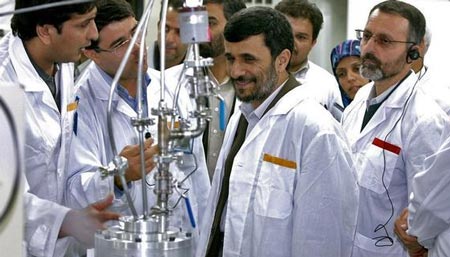 إيران تدشن منجمين ومجمعا لإنتاج اليورانيوم