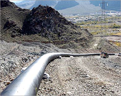 اتفاقية اطار لمد انبوب نفط من العراق الى الاردن توقيع اتفاقية اطار لمد انبوب نفط من العراق الى الاردن